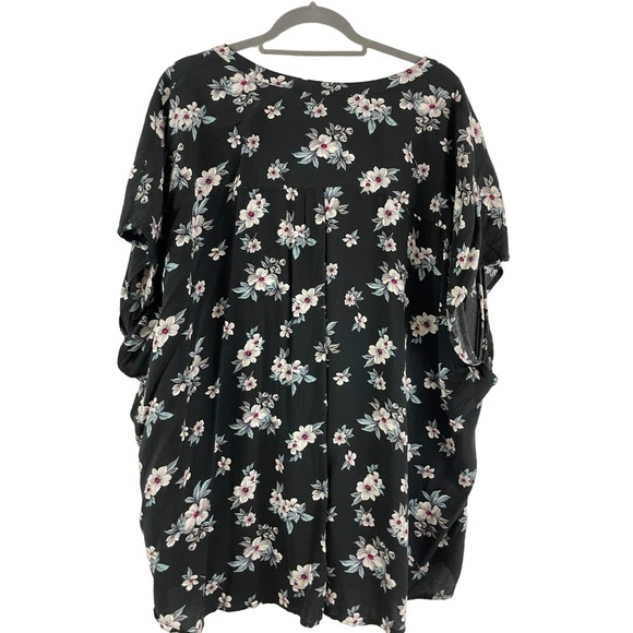Torrid 5X Black White Floral Top Button Front V Neck Blouse Front Pocket - Picture 3 of 6
